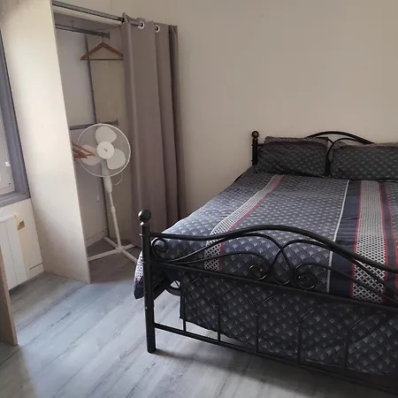 La Petite Maison Dans La Prairie Couette-café *