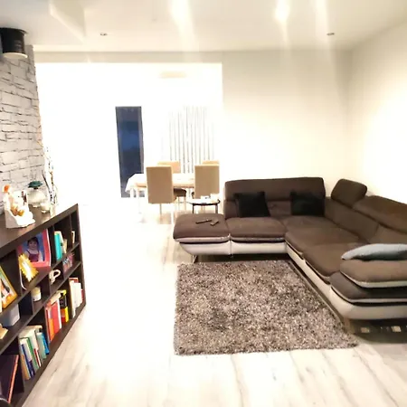 La Petite Maison Dans La Prairie Couette-café Cholet